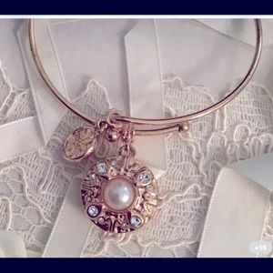 Beautiful pearl and crystal bracelet ginger snap